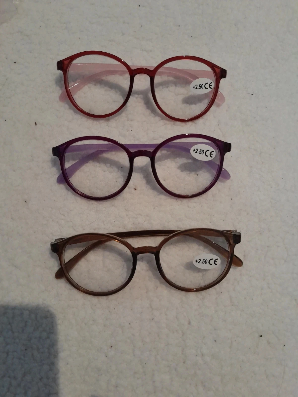 Lot N°02 composé de 3 paires de lunettes de loupe / de lecture, Correction +2.50